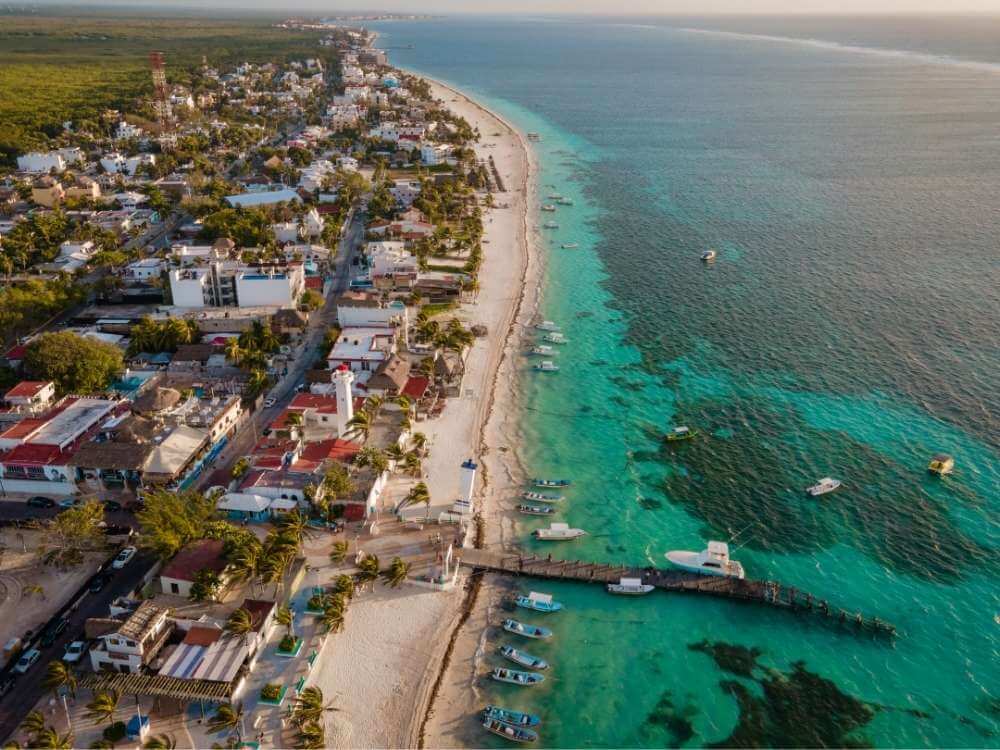 Puerto Morelos zócalo and malecón